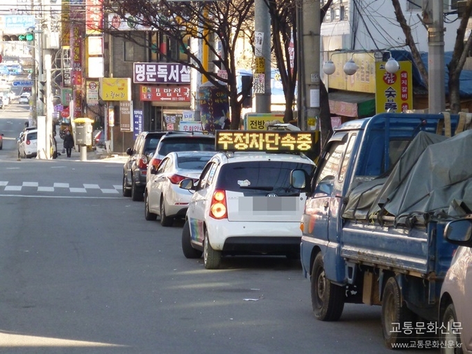 일부 지자체 에서 버티기로 일관하고 심지어 국가기관의 독려에도 무시하고 수사를못하는 수사기관과 중잉행정기관을 비웃기라도 하는듯 법을 무시하는 지방행정기관의 행태