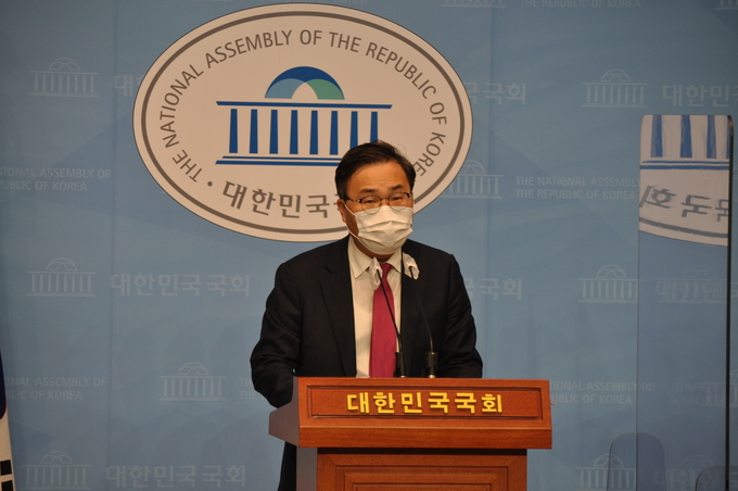 국민의힘 홍석준의원(대구. 달서갑)은 15일 국회에서 기자회견을 갖고 개구리소년 사건 과관련하여 유족지원 을 위한 범죄피해자 보호법개정안을 대표발의했다고 밝혔다