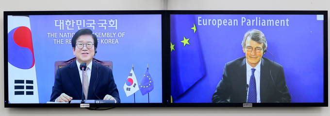 박병석 국회의장이 사쏠리 유럽 의회의장과 화상대화를 하고있다<br>
<br>
자료 = 국회제공