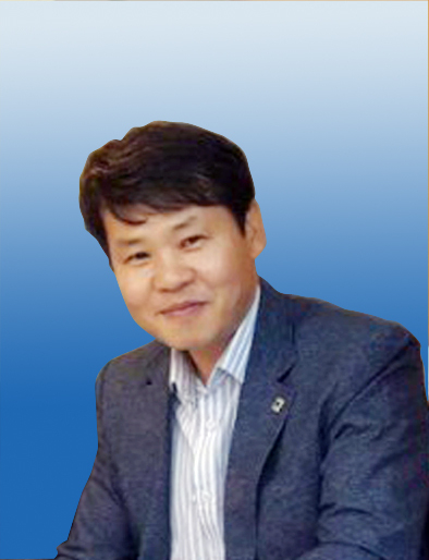 자동차 전문 정비사업조합 김경천 지회장 . 코리아 모터스 대표 <br>
<br>
<img alt="" src="//www.xn--9d0bt7xa359enkt3kg.kr/data/photos/20230730/art_16902045045638_3b7684.jpg" xtype="photo"><br>
<br>
한국 자동차 전문정바사업조합 서울 강동구지회 조합원 일동은 장마철을 대비하여 환경정비 및 배수관 쓰레기 정비사업을 실시하고 포즈를 취했다 