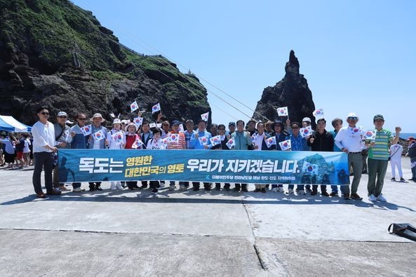 더불 어민주당 해남·완도·진도 지역위원회,는 독도에서 오염투기 저지 규탄대회를 열었다 