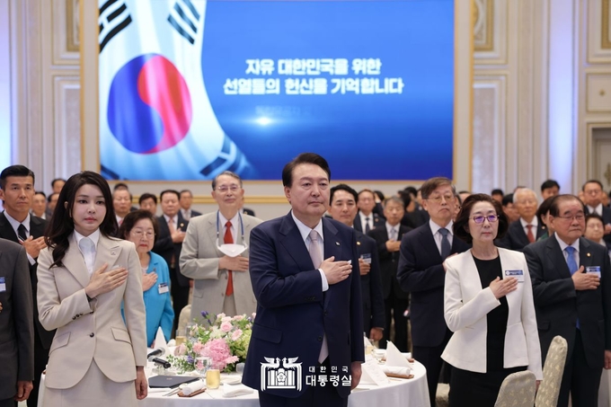 윤석열 대통령 부부, 독립유공자 및 유족 등 158명 초청 오찬<br>
<br>
대통령실 제공