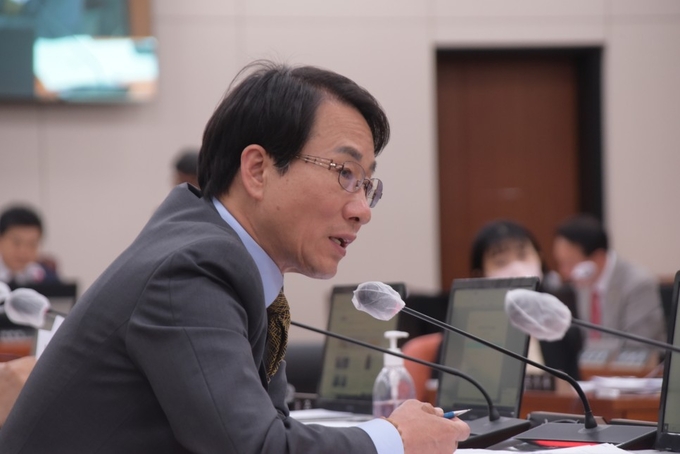 더불어민주당 이원욱 의원의 질의 모습 