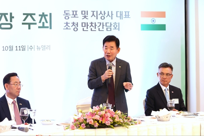 김진표 의장이 인도 뉴델리 동포 및 지상사 대표 초청 간담회에서 발언하고 있다<br>
<br>
국회제공.