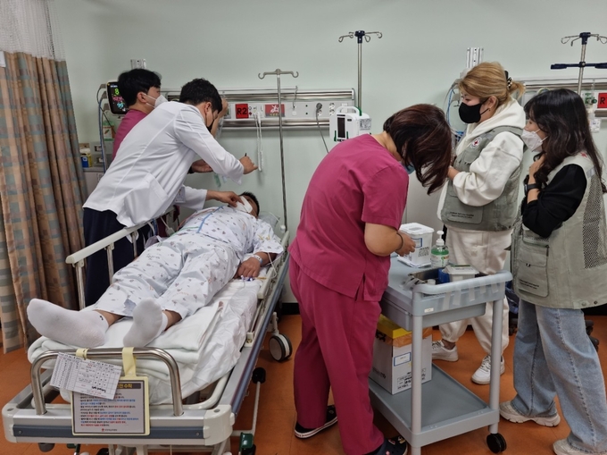 간호사 3인 뇌졸중 전조증상 러시아인 50대 남성에 도움 줘