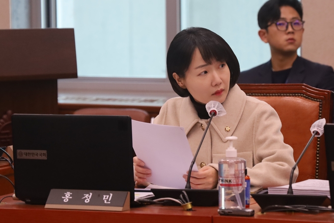 홍정민 국회의원(더불어민주당, 경기 고양병국회 산업통상자원중소벤처기업위원회 전체회중 