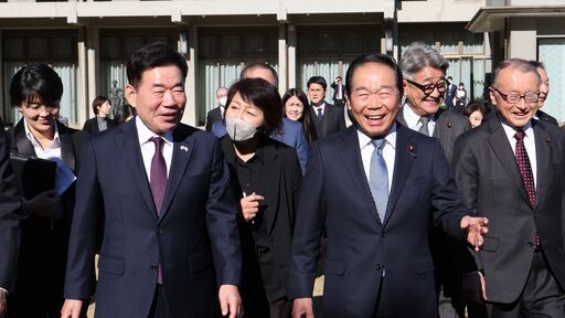 누카가 후쿠시로(오른쪽) 중의원 의장이 26일(화) 일본을 공식 방문한 김진표 국회의장을 영접하고 있다.)<br>
<br>
국회제공<br>
