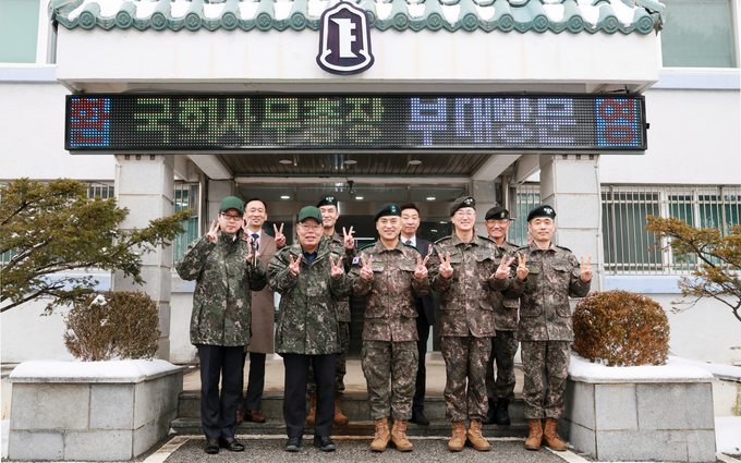 백재현 국회사무총장, 육군 제22사단 위문방<br>
<br>
국회제공