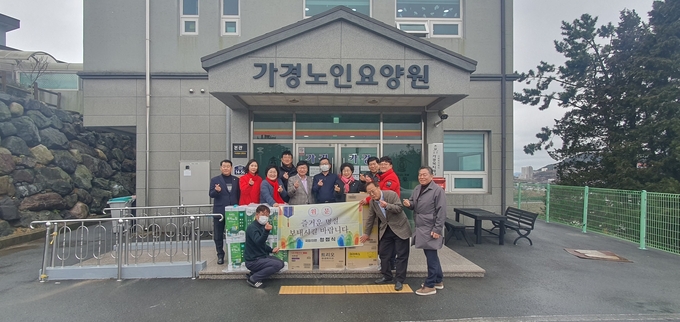 국민의힘 정점식 의원, 설날맞이 통영·고성 관내 전통시장 및 사회복지시설 방문 ( 가경노인요양원)