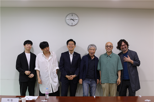 지난해 6월 진행된 조정훈 의원실의 문화예술인 간담회 기념