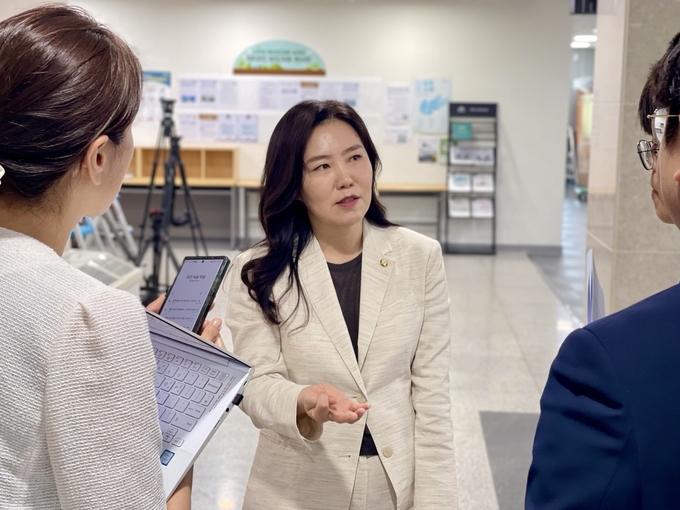 더불어민주당, 강유정 의원