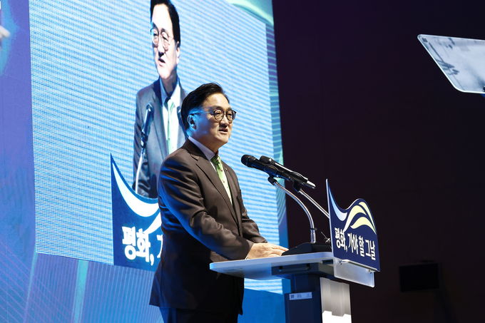 우원식 의장, 10.4 남북정상선언 기념식 참석 하여 모두발언을 하고있다 <br>
<br>
<br>
국회제공