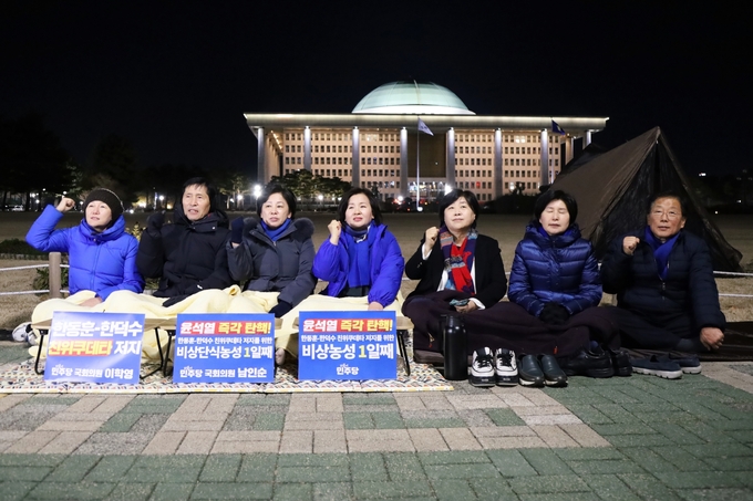 이학영, 남인순, 박홍근, 윤후덕, 이수진 등 더불어민주당 국회의원은 오늘부터 비상농성에 돌입