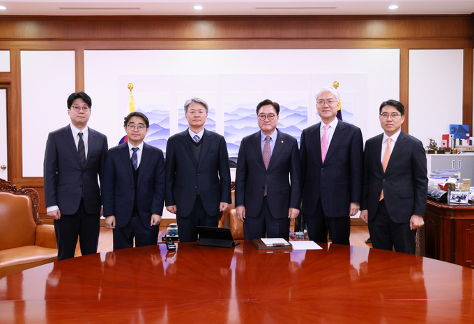 우원식 의장, 한국법학교수회 최봉경 회장 단 접견<br>
<br>
국회제공