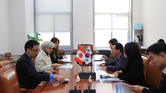 김석기 외교통일위원장,<br>
타마라 모휘니 주한캐나다대사 면담
