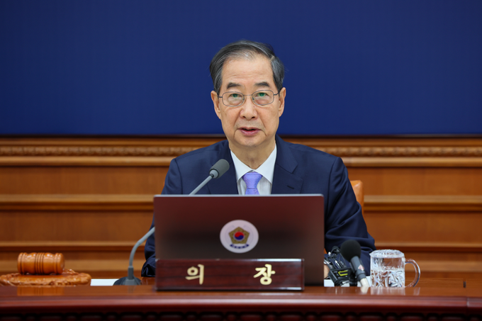 한덕수 대통령 권한대행 국무총리가 29일 세종대로 정부서울청사에서 열린 국무회의를 주재, 모두발언을 하고 있다<br>
<br>
국무총리실 