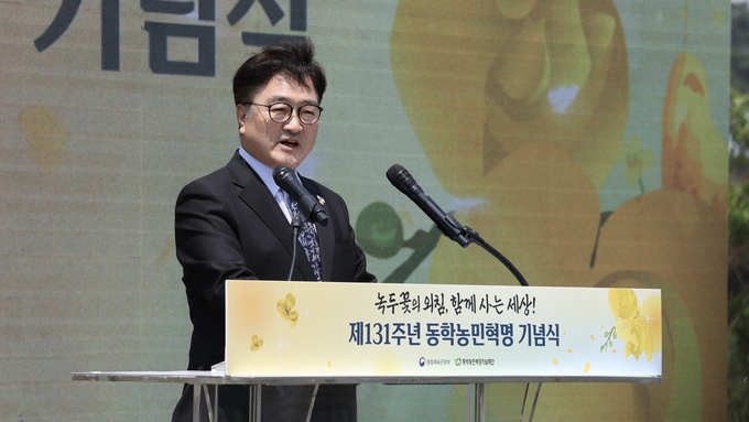 우원식 국회의장은 11일(일) 전북 정읍 동학농민혁명기념공원에서 열린 '제131주년 동학농민혁명 기념식' 에 참석해 기념사를 하고 있다.<br>
<br>
국회제공
