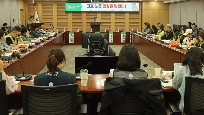 12일(월) 국회의원회관 제2세미나실에서 '간호 노동 현장을 말한다!: 제54주년 국제간호사의 날 기념 현장증언대회'가 진행되고 있다.<br>
<br>
국회제공