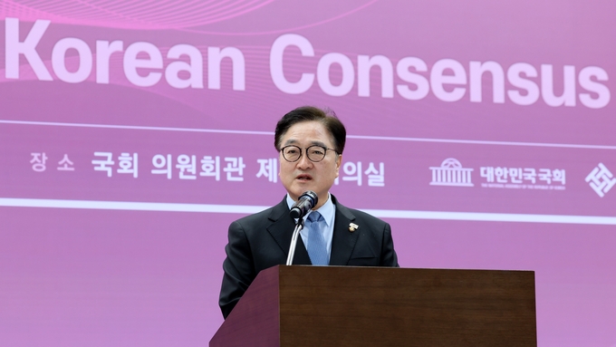 우원식국회의장이 20일(화) 오전 국회의원회관 제1소회의실에서 국회미래연구원 주최로 열린 '국회외교안보포럼: 코리안 컨센서스(Korean Consensus) 발족식'에 참석해 개회사를 하고 있다<br>
<br>
국회제공