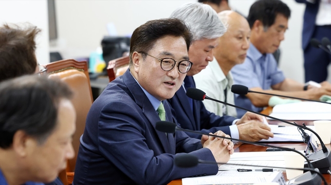 우원식 국회의장이 9일(월) 오후 국회의원회관에서 열린 '우리강도보 생명순례 발족식'에 참석해 인사말을 하고 있다.<br>
<br>
국회제공