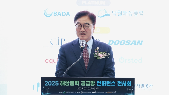 2일 오전 우의장은 부산 벡스코(BEXCO)에서 열린 '2025 해상풍력 공급망 컨퍼런스 전시회' 개막식에 참석해 인사말을 하고 있다.<br>
<br>
국회제공