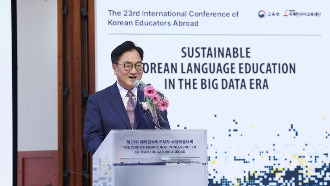 우원식 국회의장이 10일(목) 오후 국회 사랑재에서 열린 '제23회 해외 한국어교육자 국제학술대회'에 참석해 인사말을 하고 있다<br>
<br>
.(사진=국회제공)