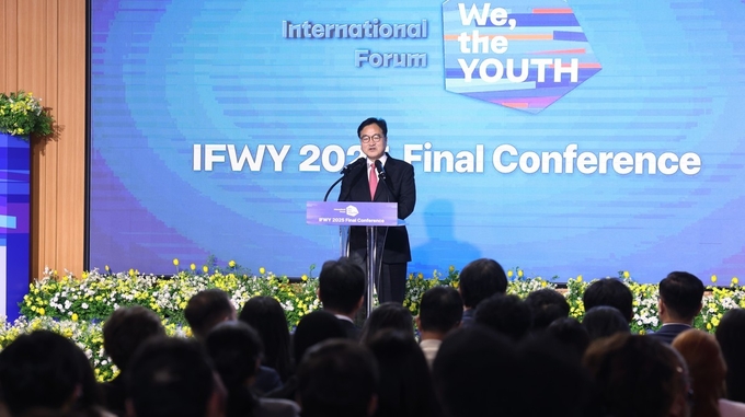 우원식 국회의장은 27일(월) 오후 서울 한양대 캠퍼스에서 열린 '국제청년포럼(IFWY) 2025 파이널 컨퍼런스 개막식'에 참석 하여 인사말을 하고있다 <br>
<br>
국회제공<br>
 